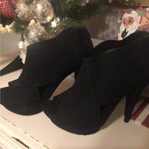 Black Jessica Simpson platform elastic heels